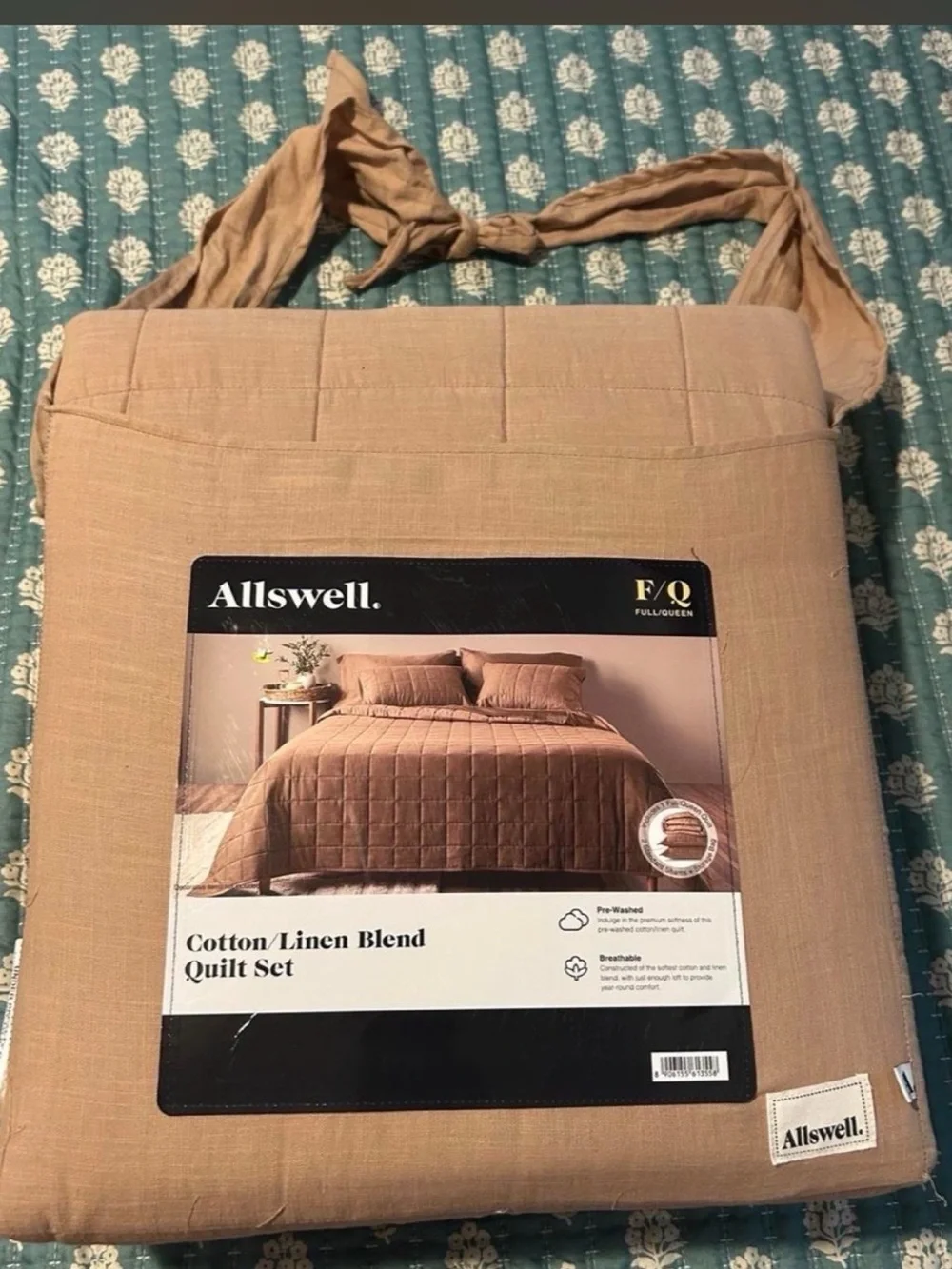 Swell Cotton-Linen Quilted Bedspread in Taupe